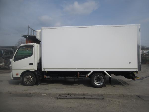 photo of SKG-XZU710